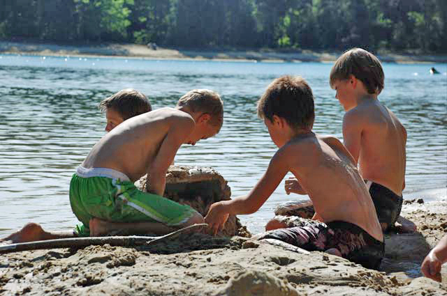 Tourist-Info-Het-Reestdal_CT_bekijkendoen_met-kinderen_waterpret-natuurvijver.zand