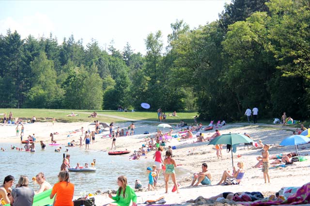 Tourist-Info-Het-Reestdal_CT_bekijkendoen_met-kinderen_waterpret-recreatievijver-speelvijver-zwarte-dennen-staphorst-01