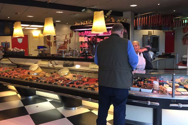 Tourist-Info-Het-Reestdal_CT_bekijkendoen_recreatie-vrije-tijd_winkelen_winkelen-in-Zuidwolde_slagerij-Bouwman-gildeslager