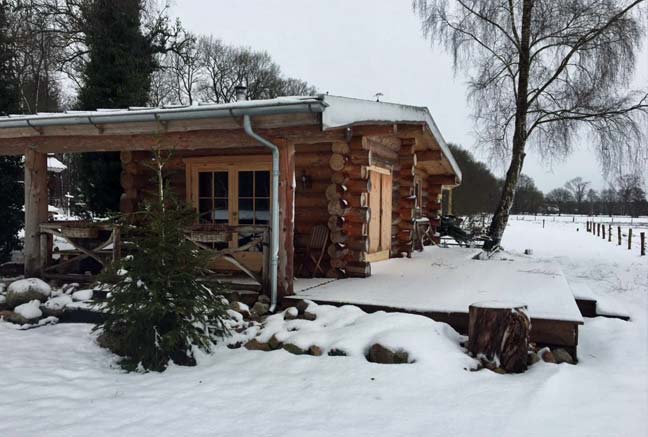 Tourist-Info-Het-Reestdal_CT_overnachten_bed-en-breakfast_Schotsland-IJhorst-blokhut-sneeuw