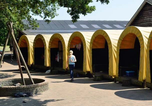 Tourist-Info-Het-Reestdal_CT_overnachten_groepsaccommodaties_kampeerboerderij-huifkarren-manege-partycentrum-Klein-Oever-Balkbrug